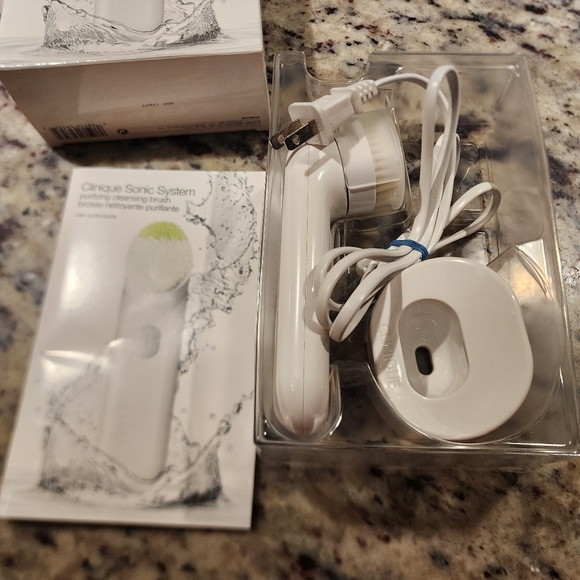 CLINIQUE SONIC SYSTEM Purifying Cleansing Brush - Picture 8 of 9